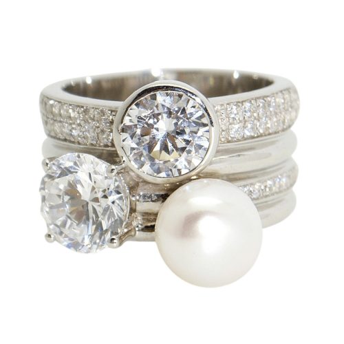 Ezüst gyűrű fehér gyönggyel és cirkóniával